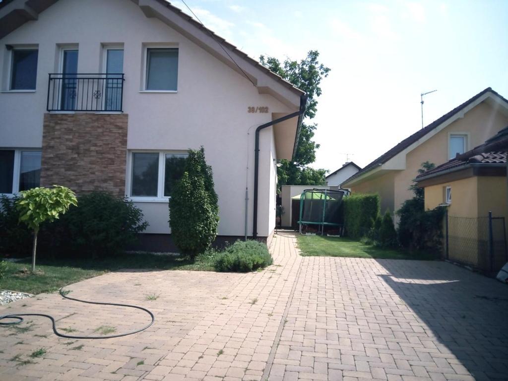 Walnut Apartment With Sauna And Pond Topoľčany Exteriér fotografie